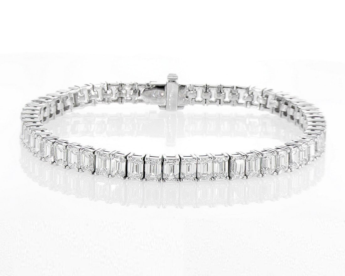 14kt White Gold 16.8ctw Diamond Bracelet: Jewelry Description Description: One 14k white gold bracelet, set with lab grown diamonds. Jewelry Weight: 19.55 Grs Total Diamonds Weight: 16.8 Cts Precious Metal: 14kt White Gold Certificate Number: