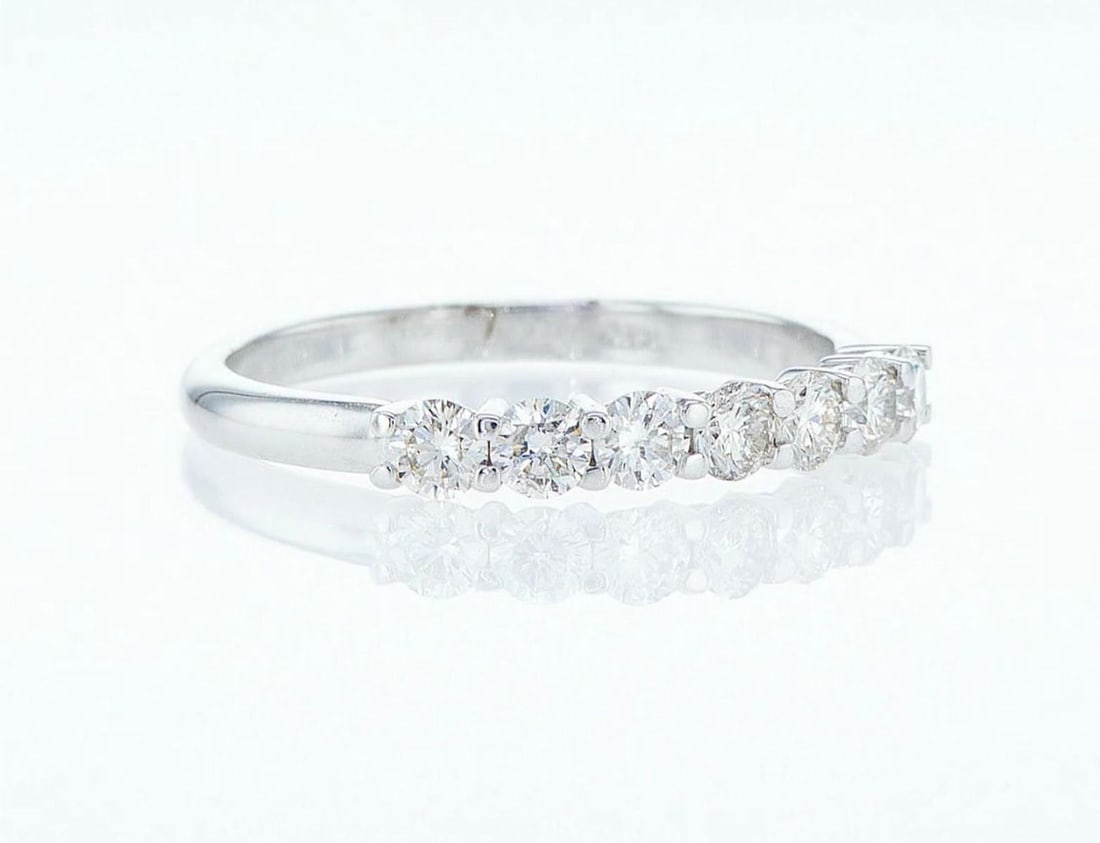 18kt White Gold 0.5ctw Diamond Ring: One 3.82 gr. 18kt White Gold Diamond Ring Jewelry Weight: 3.82Grs Total Diamonds Weight: 0.5Cts Main Stones Description: Quantity: 7 Cut and shape: Round Brilliant Carats Weight: 0.5 Clarity: VS2 Colo