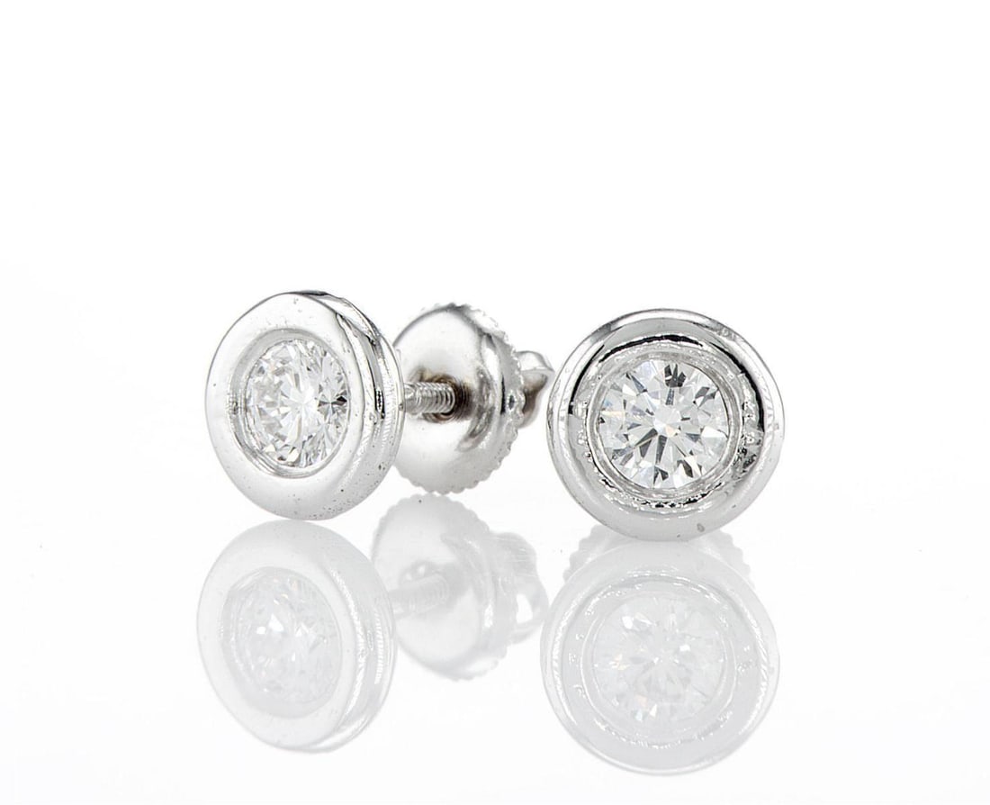 14kt White Gold 0.8ctw Diamond Earrings: Jewelry Description Description: One pair of 14k white gold earrings, set with lab grown diamonds. Jewelry Weight: 1.97 Grs Total Diamonds Weight: 0.8 Cts Precious Metal: 14kt White Gold Certificate N