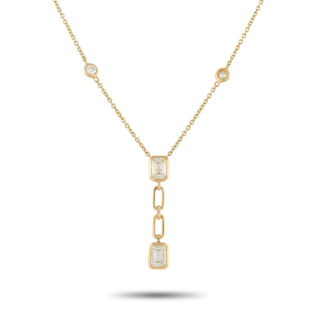 18K YELLOW GOLD 2.60CT DIAMOND NECKLACE: This luxury necklace is ideal for anyone with a minimalist aesthetic. Sleek and stylish, it includes a 1.65 carat center stone and additional Diamond accents totaling 0.95 carats. Set in 18K Yellow
