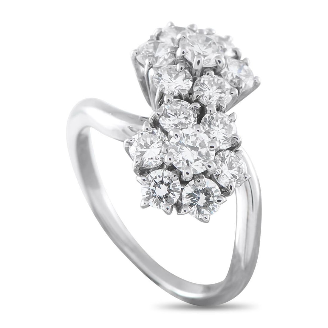 VAN CLEEF & ARPELS 18K WHITE GOLD 1.81CT DIAMOND RING: Sparkling Diamonds with a total weight of 1.81 carats make a statement on this exquisite Van Cleef & Arpels ring. Sophisticated, stylish, and ideal for everyday wear, the 18K White Gold setting featur