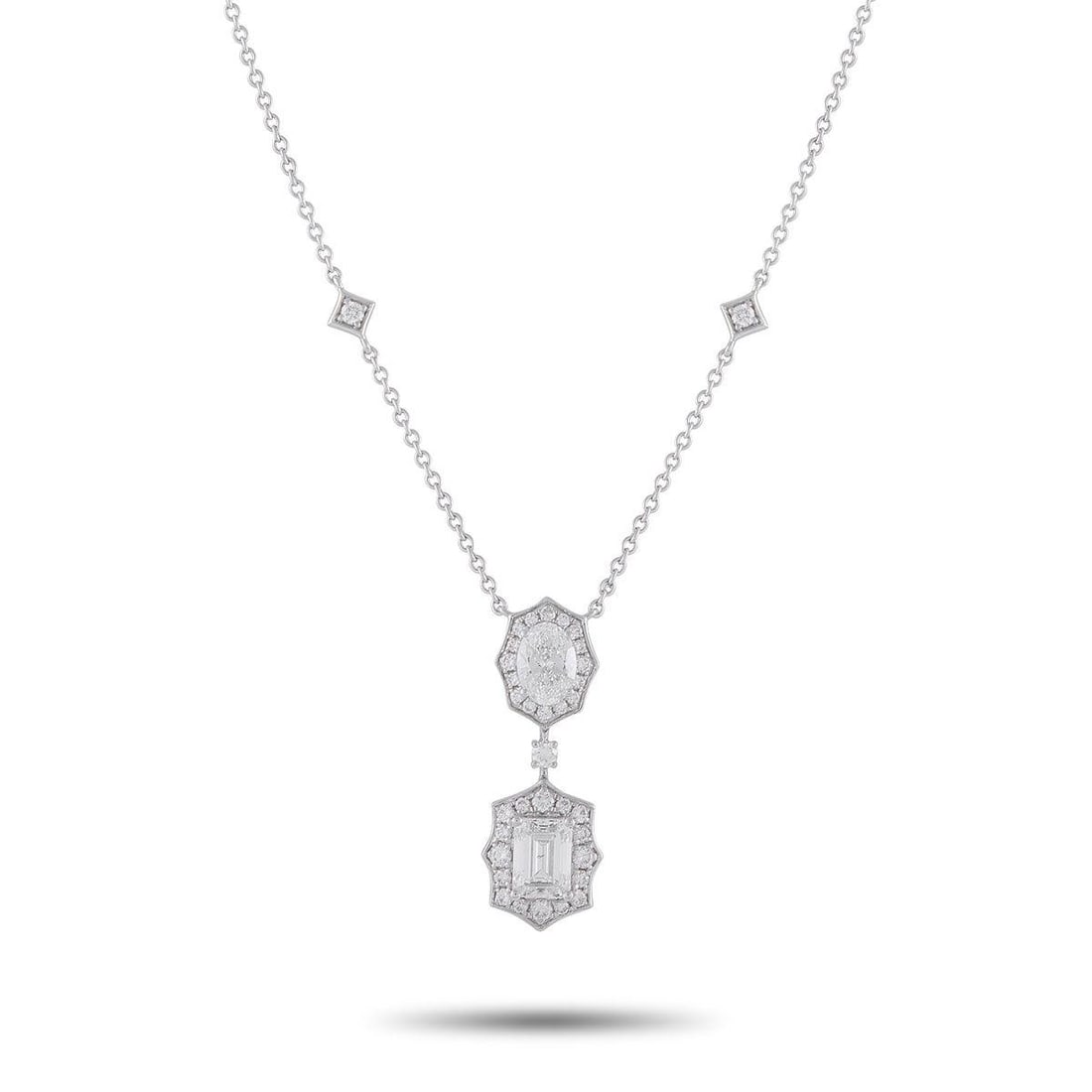 18K WHITE GOLD 2.76CT DIAMOND NECKLACE: This luxury necklace is a classically elegant piece that will continually catch the light. Incredibly opulent, Diamonds with a total weight of 2.76 carats add elegance to the overall design. Set in 18