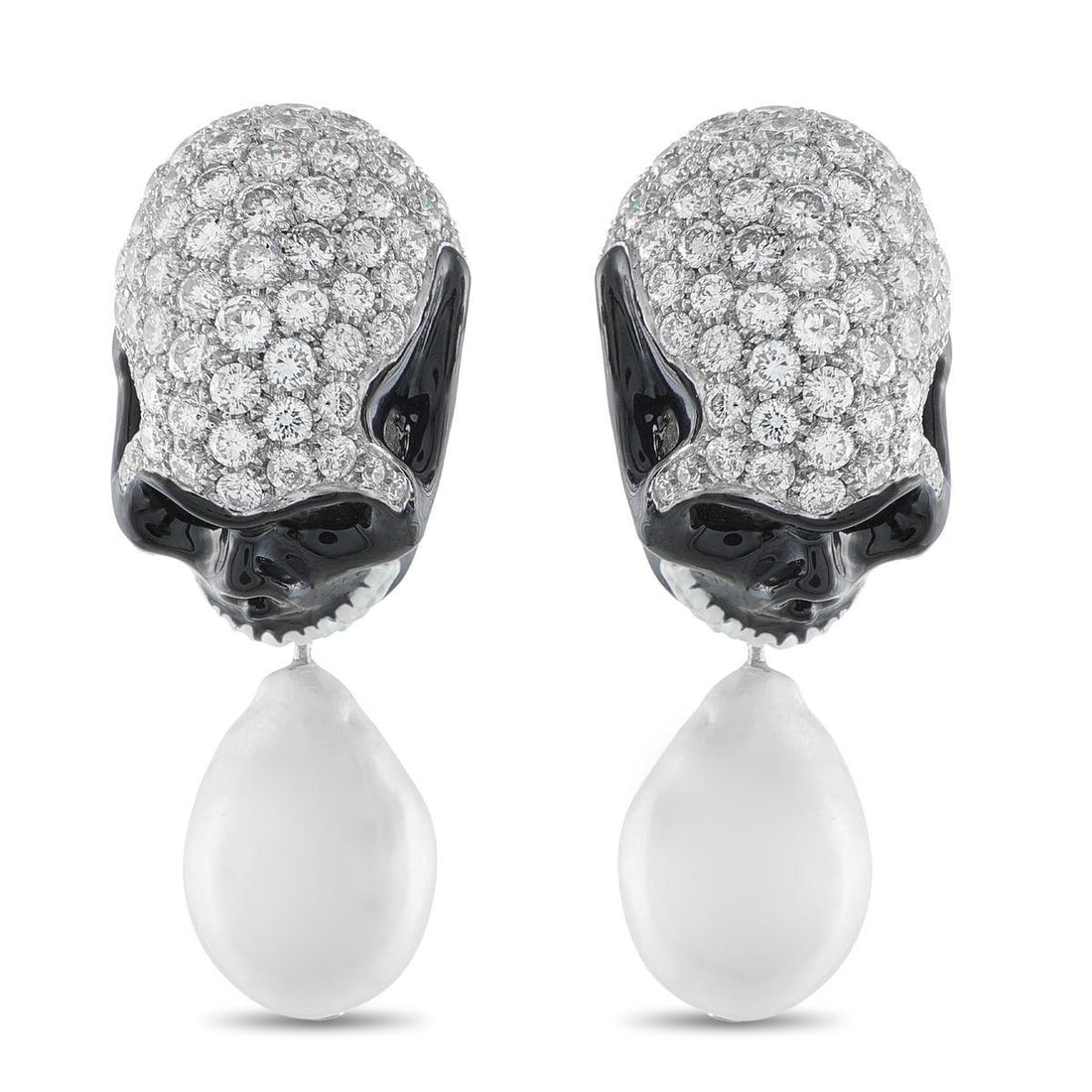 18K WHITE GOLD 10.50CT DIAMOND AND PEARL SKULL EARRINGS: These earrings perfectly combine high-end luxury with contemporary attitude. The skull-shaped settings shine to life thanks to striking black accents and inset Diamonds with a total weight of 10.50 ca