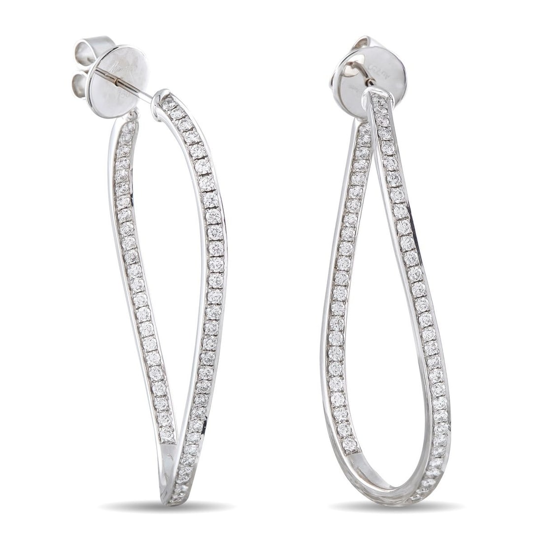 MEMOIRE 18K WHITE GOLD 1.50CT DIAMOND TWIST INSIDE-OUT HOOP EARRINGS: These Memoire twist hoop earrings are chic and incredibly contemporary. Curved lines elevate the classic 18K White Gold settings, which come to life thanks to sparkling Diamonds totaling 1.50 carats. 