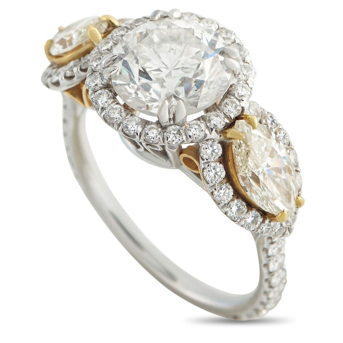 18K WHITE GOLD 3.52CT DIAMOND RING: A detailed setting sets the stage for this impressive luxury ring. At the center, a 2.20 carat round-cut Diamond serves as a stunning focal point. Additional Diamonds with a total weight of 1.32 carat