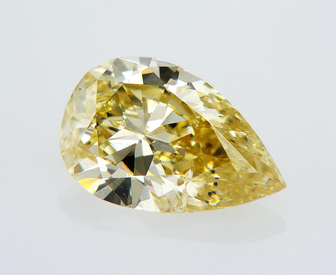 Natural 1.53 ct, Color Fancy Brownish Yellow/ GIA Graded Diamond: Lab/Natural Diamond: Natural Carat Weight: 1.53 Color Grade: Fancy Brownish Yellow Clarity Grade: Model: Pear Brilliant Size: 10.17 x 6.63 x 3.64 Certificate Number: 2215252416 Certified By: GIA To Vi