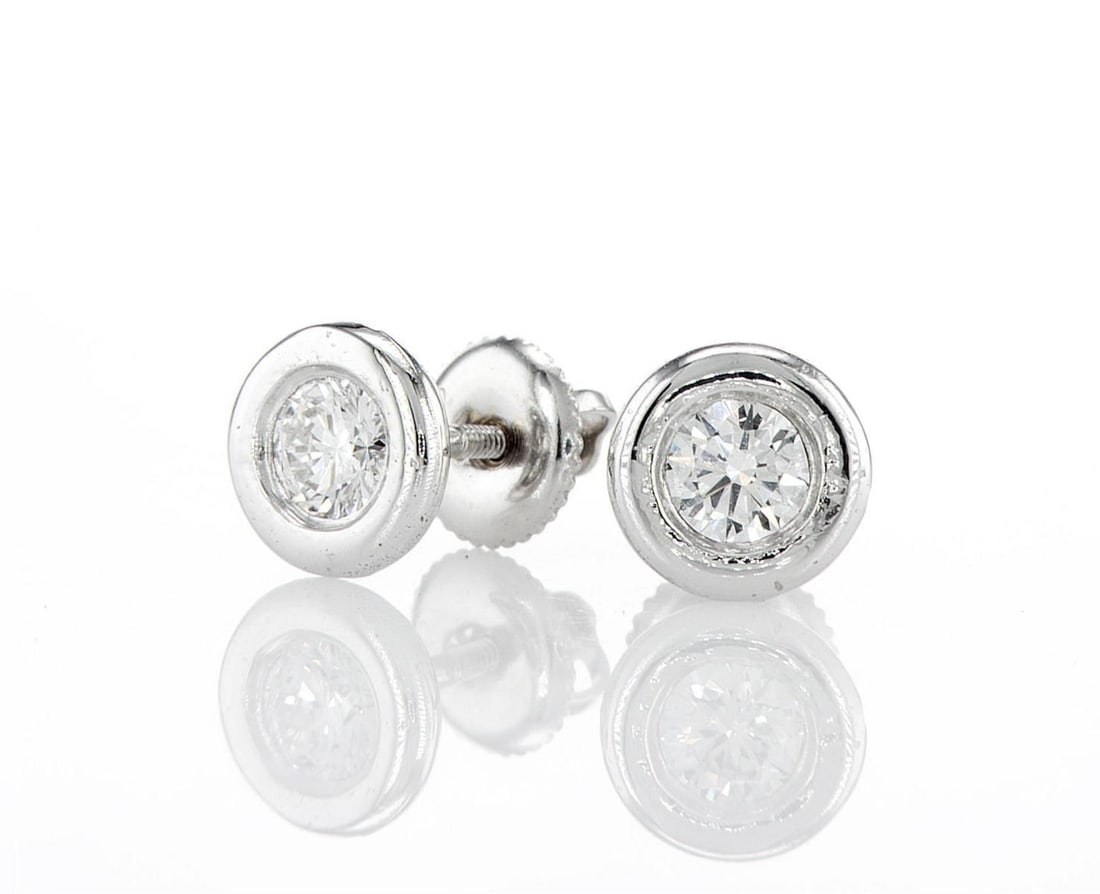 14kt White Gold 0.8ctw Diamond Earrings: Jewelry Description Description: One pair of 14k white gold earrings, set with lab grown diamonds. Jewelry Weight: 1.97 Grs Total Diamonds Weight: 0.8 Cts Precious Metal: 14kt White Gold Certificate N