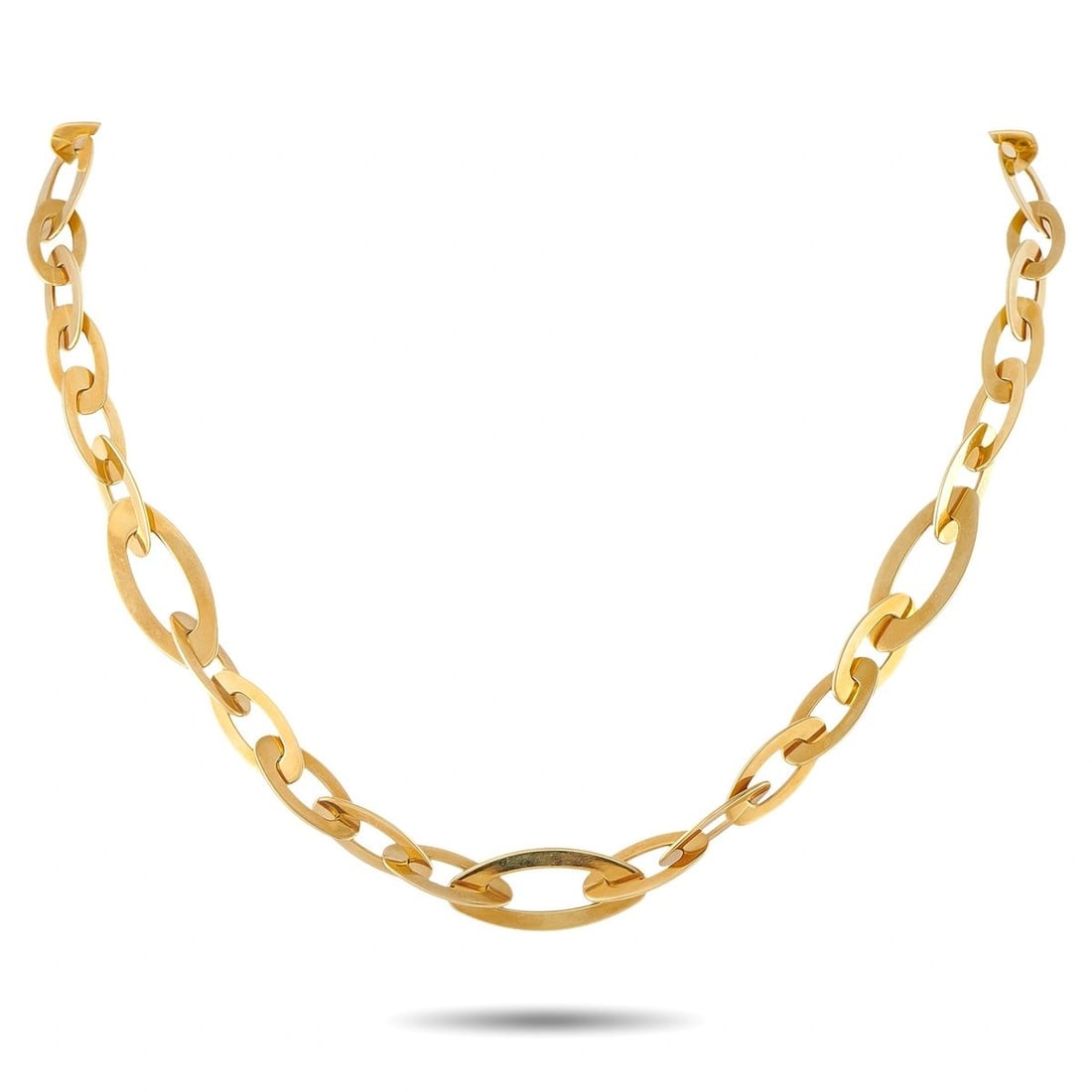 ROBERTO COIN 18K YELLOW GOLD OVAL LINK NECKLACE: A sophisticated 18K yellow gold necklace by Roberto Coin, composed of substantial polished and brushed elongated oval links in a clean, fluid open-form chain design. The branded toggle clasp bears the