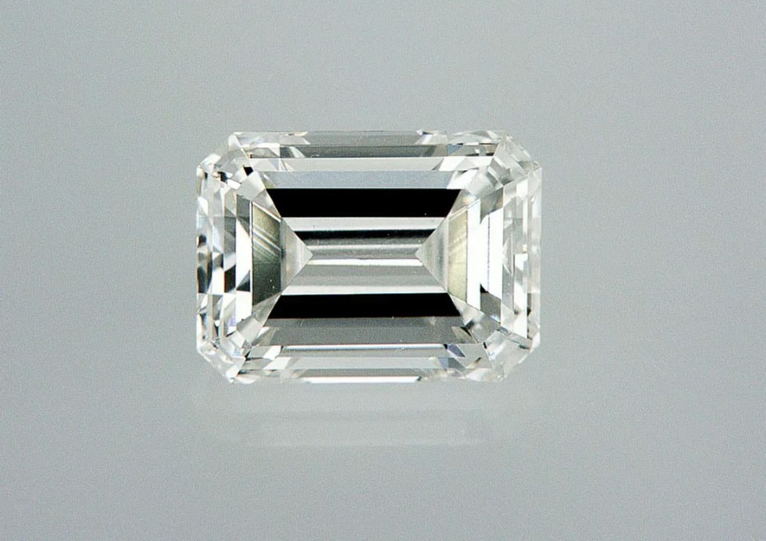 Lab Grown 1.53 ct, Color F/VS1 IGI Graded Diamond: Lab/Natural Diamond: Lab Carat Weight: 1.53 Color Grade: F Clarity Grade: VS1 Model: EMERALD Fluorescence: None Polish: Excellent Symmetry: Excellent Depth: 61.3 Table: 61 Size: 8.46-5.45*3.34 Certifi