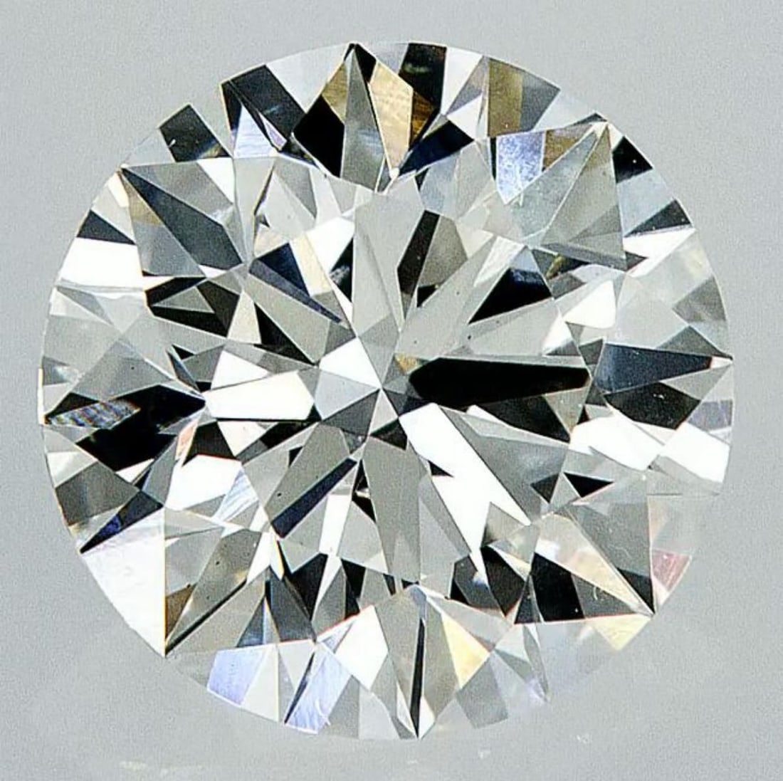 Lab Grown 2.07 ct, Color F/VS1 IGI Graded Diamond: Lab/Natural Diamond: Lab Carat Weight: 2.07 Color Grade: F Clarity Grade: VS1 Model: Round Brilliant Fluorescence: None Polish: Excellent Symmetry: Excellent Cut Grade: Ideal Size: 8.20 - 8.22 X 5.03 