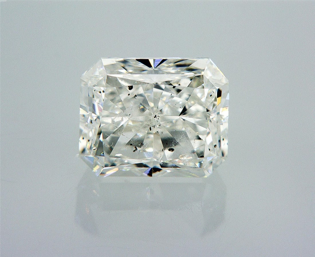 Natural 1.5 ct, Color H/SI2 HRD Graded Diamond: Lab/Natural Diamond: Natural Carat Weight: 1.5 Color Grade: H Clarity Grade: SI2 Model: Radiant Fluorescence: None Polish: Excellent Symmetry: Excellent Depth: 72 Table: 66 Size: 6.85 x 5.59 x 4.01 Ce