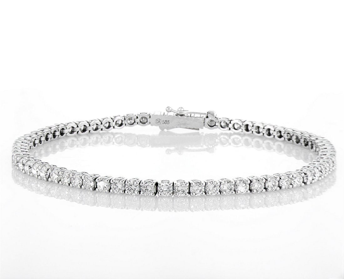 14kt White Gold 4.88ctw Diamond Bracelet: Jewelry Description Description: One 14k white gold bracelet, set with lab grown diamonds. Jewelry Weight: 8.84 Grs Total Diamonds Weight: 4.88 Cts Precious Metal: 14kt White Gold Certificate Number: 