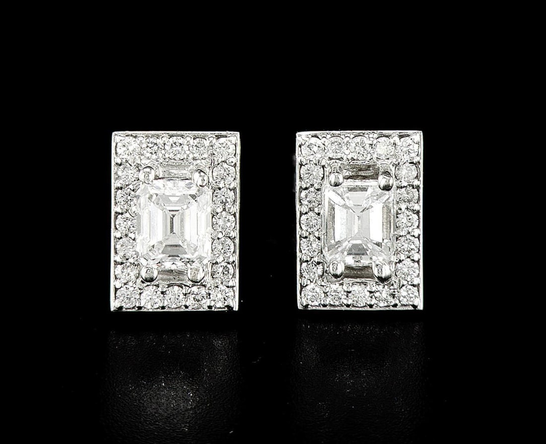 14kt White Gold 1ctw Diamond Earrings: One pair of 14k white gold earrings, each set with one center natural diamond and 20 small natural diamonds around. Jewelry Weight: 3.58Grs Total Diamonds Weight: 1Cts Main Stones Description: Quantit