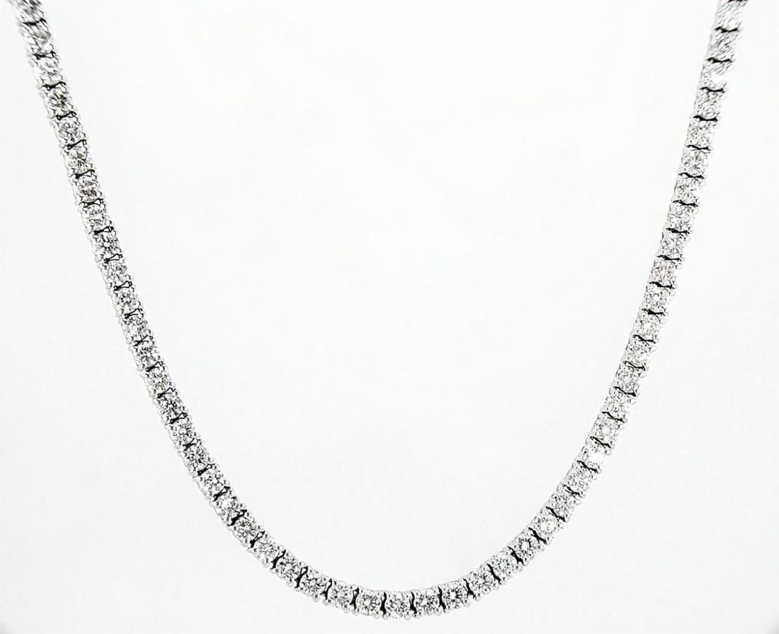 14kt White Gold 15.27ctw Diamond Collar: One 19.09 gr. 14kt White Gold Diamond Collar Jewelry Weight: 19.09Grs Total Diamonds Weight: 15.27Cts Main Stones Description: Quantity: 145 Cut and shape: Round Brilliant Carats Weight: 15.27 Clarity