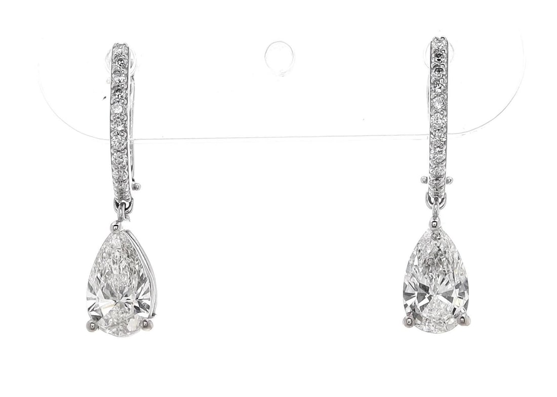 14kt White Gold 2.28ctw Diamond Earrings: Jewelry Description Description: One 14k white gold earrings, set with lab grown diamonds. Jewelry Weight: 3.23 Grs Total Diamonds Weight: 2.28 Cts Precious Metal: 14kt White Gold Certificate Number: 