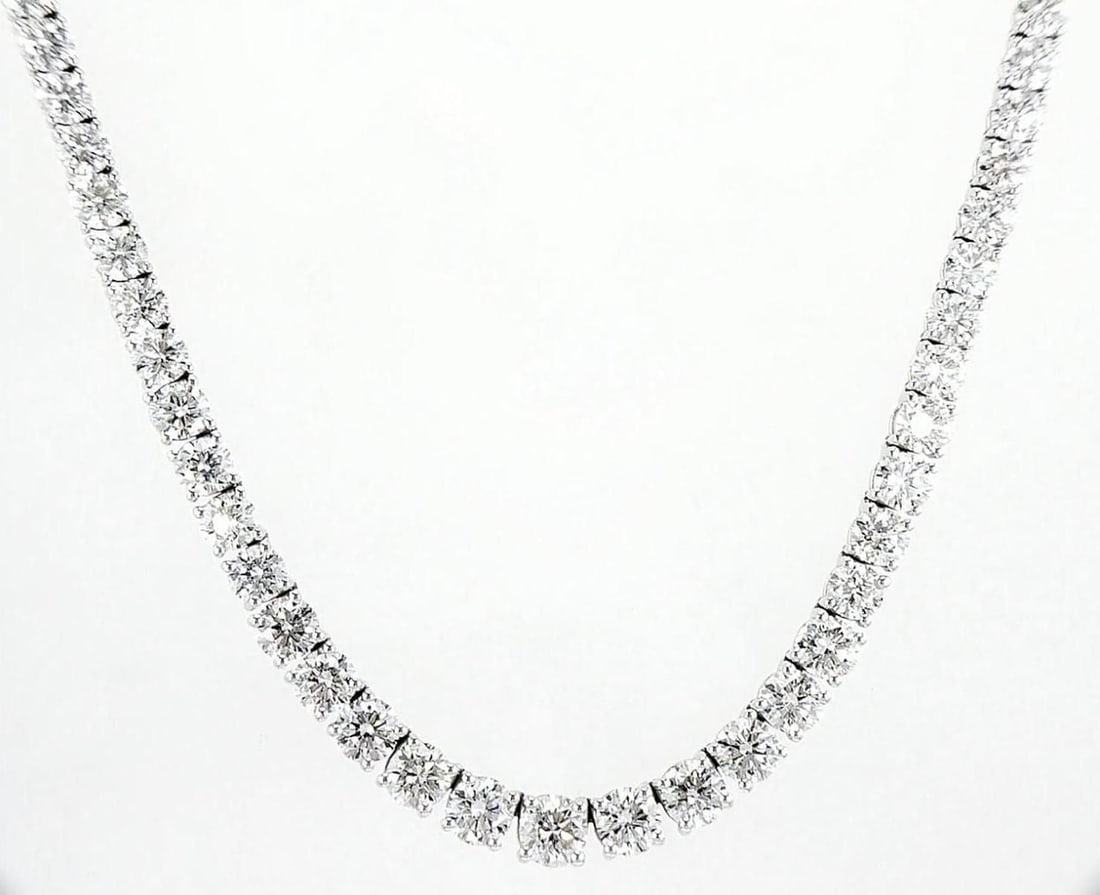 14kt White Gold 7.18ctw Diamond Collar: One 15.13 gr. 14kt White Gold Diamond Collar Jewelry Weight: 15.13Grs Total Diamonds Weight: 7.18Cts Main Stones Description: Quantity: 149 Cut and shape: Round Brilliant Carats Weight: 7.18 Clarity: 