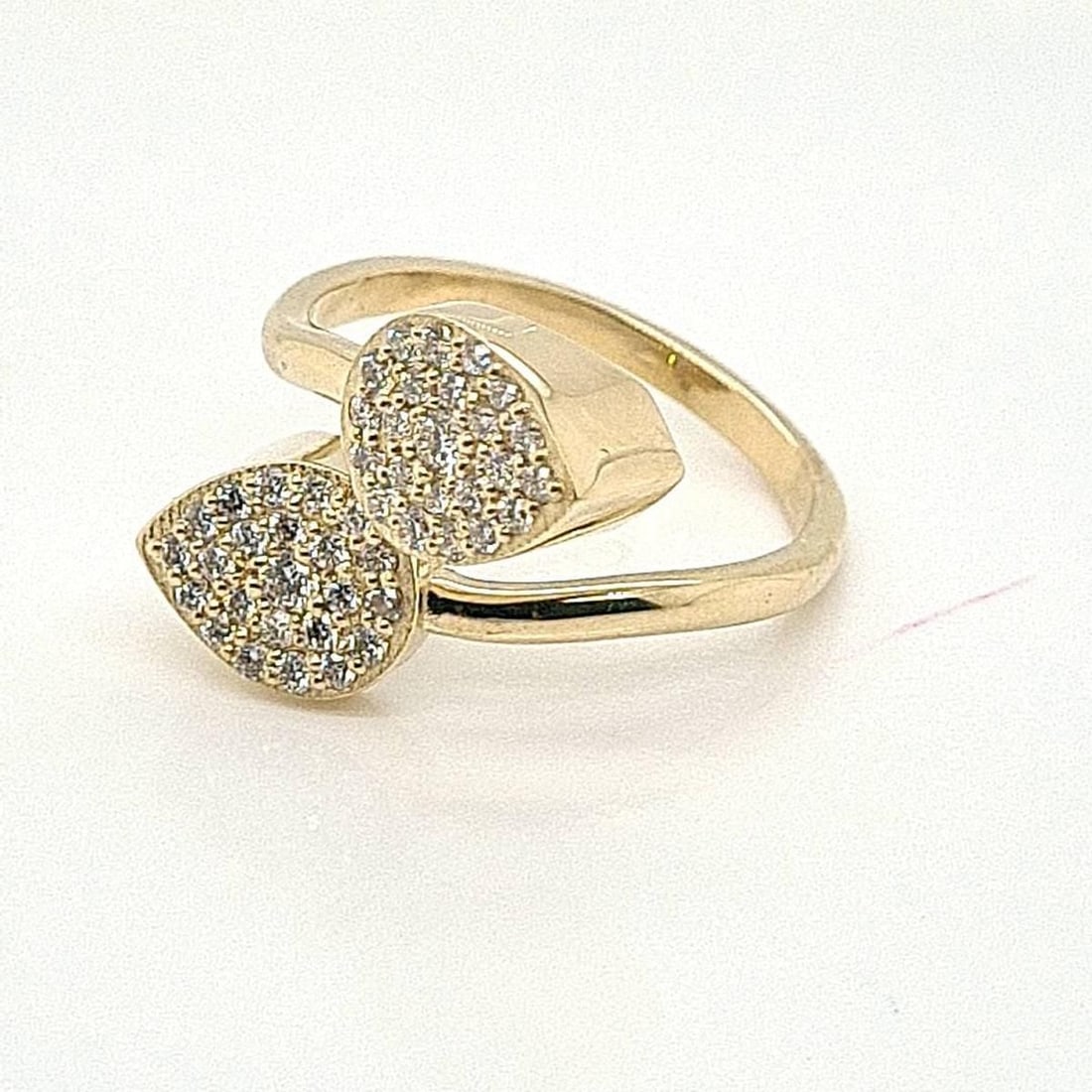 14kt White Gold 0.5ctw Diamond Ring: One 14k white gold ring, set with natural diamond. Jewelry Weight: 3.93Grs Total Diamonds Weight: 0.5Cts Main Stones Description: Quantity: 46 Cut and shape: Round Brilliant Carats Weight: 0.5 Clarity