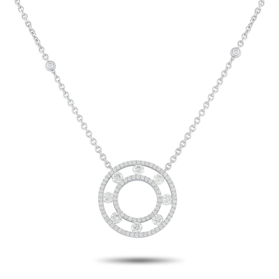 18K WHITE GOLD 1.25CT DIAMOND NECKLACE: A stunning circular pendant serves as a stunning focal point on this elegant necklace. Chic and incredibly stylish, Diamonds with a total weight of 1.25 carats allow it to come alive every time it cat