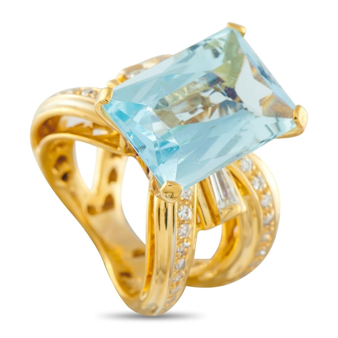 18K YELLOW GOLD 1.10CT DIAMOND AND AQUAMARINE RING: A distinct monolith, this ring is defined by mass and structure. The wide split band opens into layered ribbon-like forms, with diamond-traced, ridged and polished, and carved surfaces that create dep
