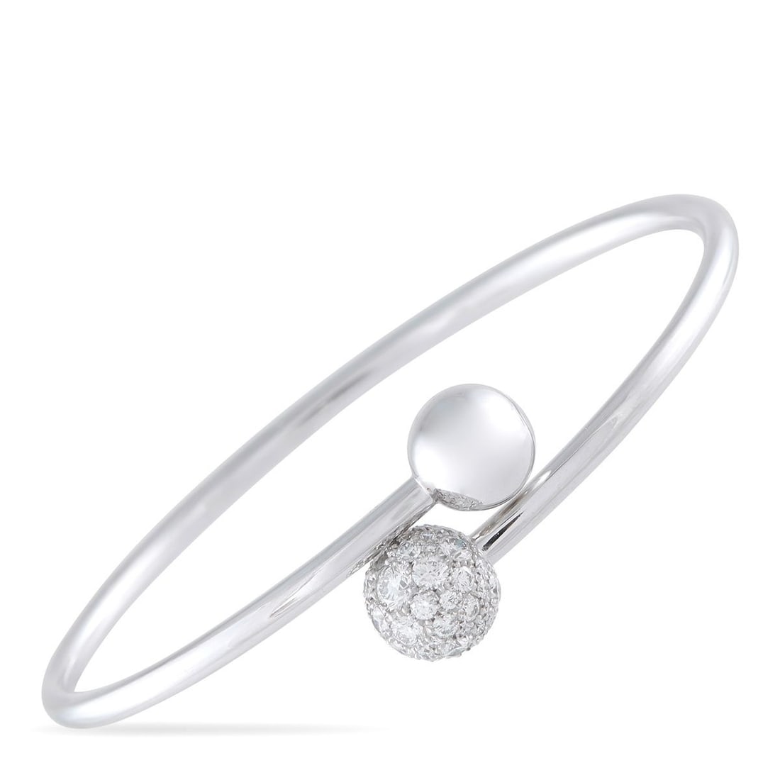 TIFFANY & CO. HARDWEAR 18K WHITE GOLD 0.73CT DIAMOND BANGLE BRACELET: This Tiffany & Co. HardWear bangle bracelet exudes understated elegance. A piece that will instantly elevate any ensemble, sparkling Diamonds totaling 0.73 carats accent the sleek 18K White Gold setti