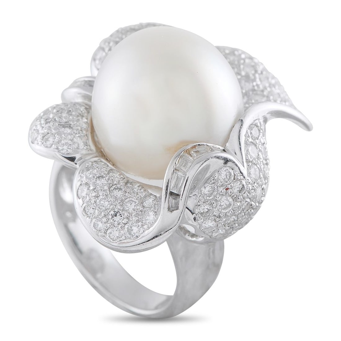 18K WHITE GOLD 1.25CT DIAMOND AND PEARL RING: An abstract floral design makes this luxury ring a work of art. Curved lines add elegance and movement to this pieces 18K White Gold setting, which is elevated by sparkling Diamonds totaling 1.25 cara