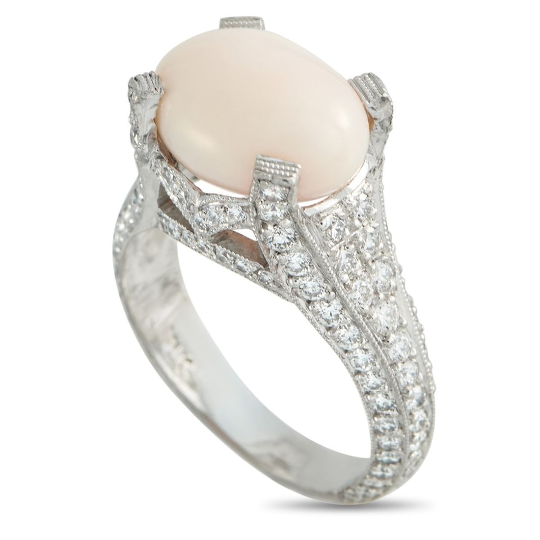 18K WHITE GOLD 1.50CT DIAMOND AND CONCH PEARL RING: Diamonds with a total weight of 1.50 carats allow this scintillating ring to effortlessly emanate light. Set in 18K White Gold, the stunning setting perfectly showcases a blush pink 6.39 carat Conch P
