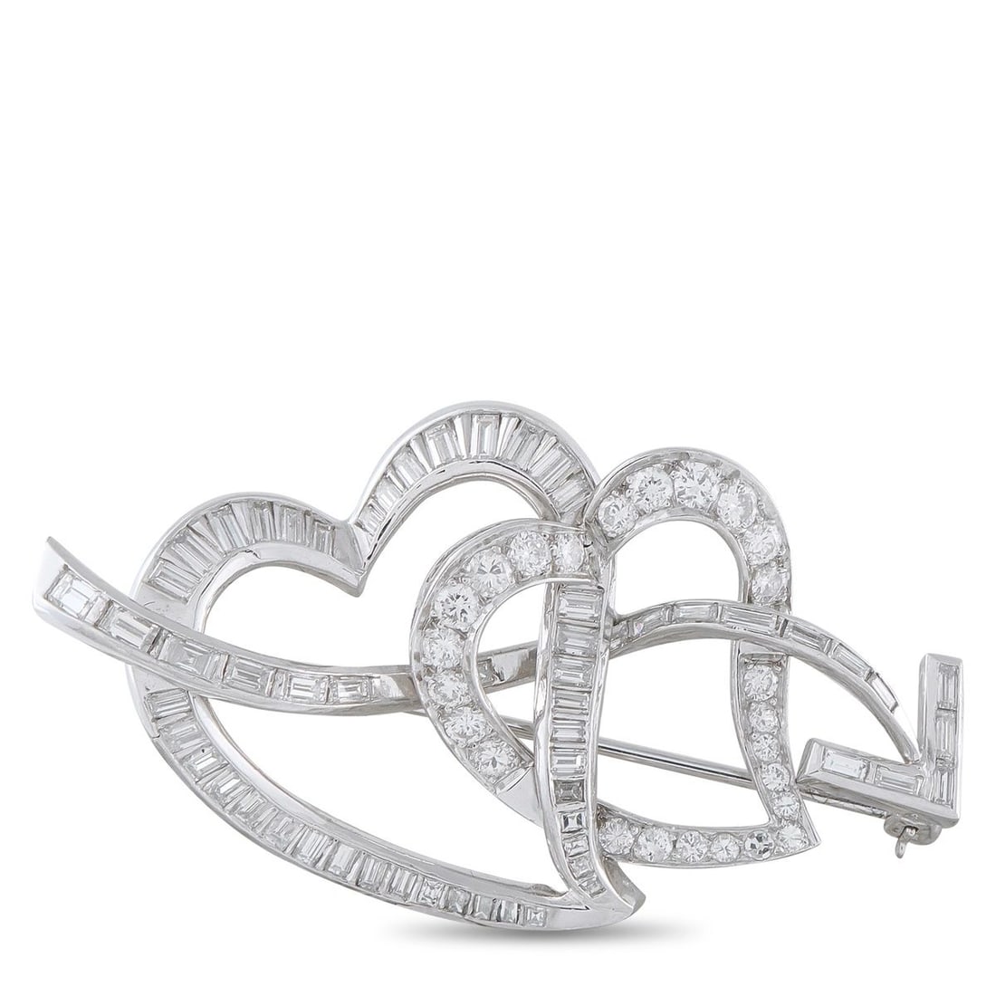 PLATINUM 3.0CT DIAMOND INTERLOCKING HEART BROOCH: A romantic platinum brooch in an interlocking double-heart motif, set throughout with round brilliant-cut and baguette-cut diamonds totaling 3.0 ct in a fluid, sculptural arrangement. Weighing 16.7 gr