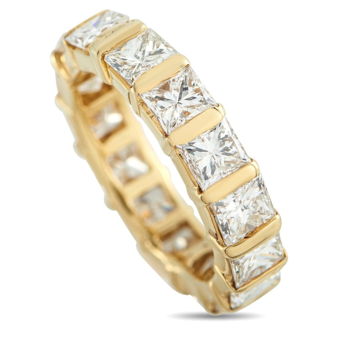 18K YELLOW GOLD 5.50CT DIAMOND BAR-SET ETERNITY BAND RING: High in diamond presence, yet refined in its execution. This ring is rendered in 18K yellow gold, carrying 5.5 carats of princess-cut diamonds set in a clean bar setting. The stones that run along the