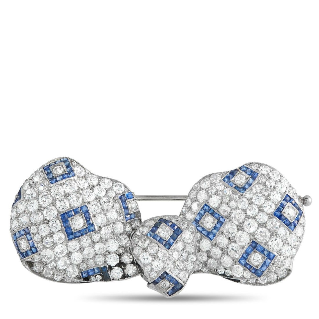 18K YELLOW GOLD AND PLATINUM 5.0CT DIAMOND AND SAPPHIRE ART DECO BROOCH: This Art Deco bow brooch is a fine example of high-jewelry artistry. A mosaic of brilliant diamonds encrusts the entire surface, while sapphires arranged in concentric diamond shapes provide a strikin