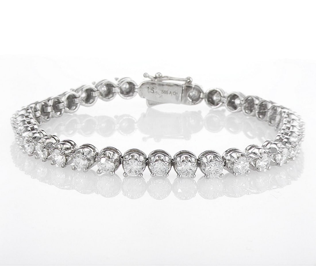 14K White Gold 6.18ctw Bracelet: Jewelry Description Description: Lab Grown Diamond Bracelet, 14K White Gold Jewelry Weight: 13.48 Grs Total Diamonds Weight: 6.18 Cts Precious Metal: 14K White Gold Certificate Number: DSL- 4450122321