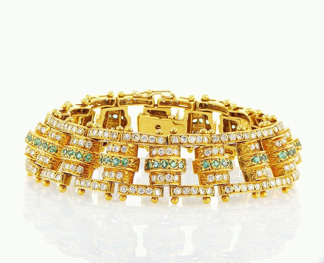 18kt White Gold 4.4ctw Diamond Bracelet and Earrings: One set of 18k yellow gold bracelet and earrings, set with natural diamonds. Jewelry Weight: 61.53Grs Total Diamonds Weight: 4.4Cts Main Stones Description: Quantity: 386 Cut and shape: Round Brillian