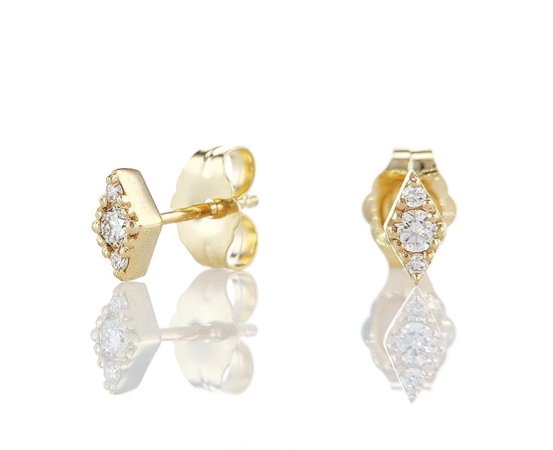 14kt Yellow Gold 0.09ctw Diamond Earrings: Jewelry Description Description: One pair of 14k yellow gold earrings, set with natural diamonds. Jewelry Weight: 0.75 Grs Total Diamonds Weight: 0.09 Cts Precious Metal: 14kt Yellow Gold Certificate 