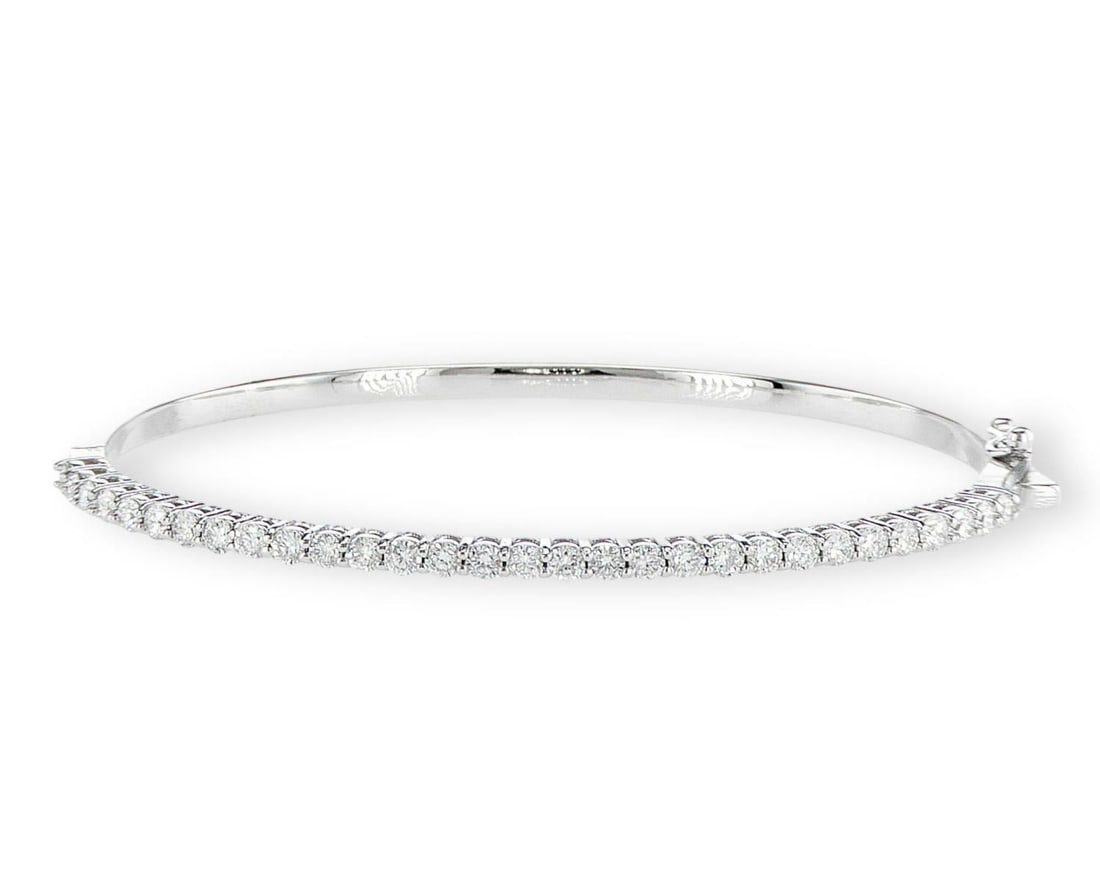 14K White Gold 1.5ctw Bangle: Jewelry Description Description: Lab Grown Diamond Bangle, 14K White Gold Jewelry Weight: 10.41 Grs Total Diamonds Weight: 1.5 Cts Precious Metal: 14K White Gold Certificate Number: DSL- 4450073124 Ap