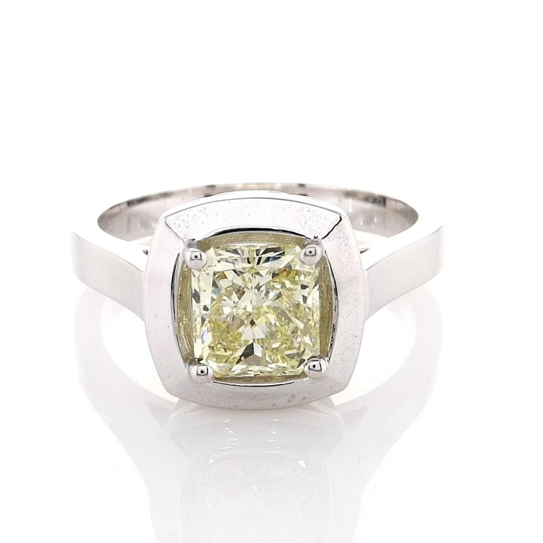 18kt White Gold 1.75ctw Diamond Ring: Jewelry Description Description: One 18k white gold ring, set with natural diamonds. Jewelry Weight: 7.53 Grs Total Diamonds Weight: 1.75 Cts Precious Metal: 18kt White Gold Certificate Number: DSL- 4