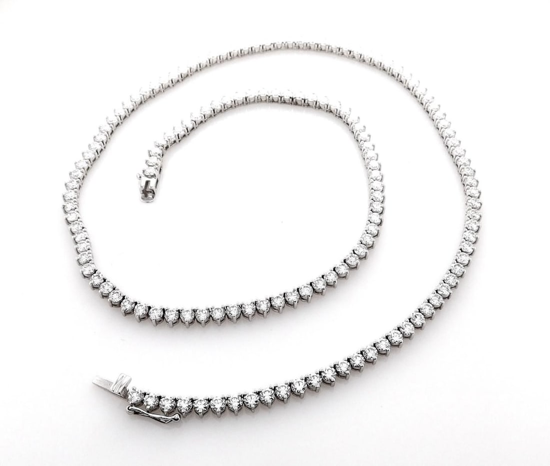 14kt White Gold 11.5ctw Diamond Collar: Jewelry Description Description: One 14k white gold collar, set with lab grown diamonds. Jewelry Weight: 17.34 Grs Total Diamonds Weight: 11.5 Cts Precious Metal: 14kt White Gold Certificate Number: D