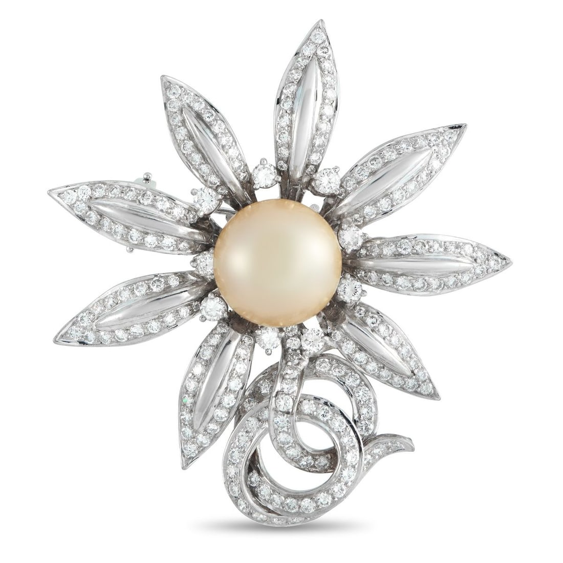 PLATINUM 5.50CT DIAMOND AND PEARL SUNFLOWER BROOCH: Drawn from nature and rendered in platinum, this sunflower brooch centers on a 16mm champagne pearl set prominently at its heart. Radiating outward are pointed petals in polished platinum, their edges