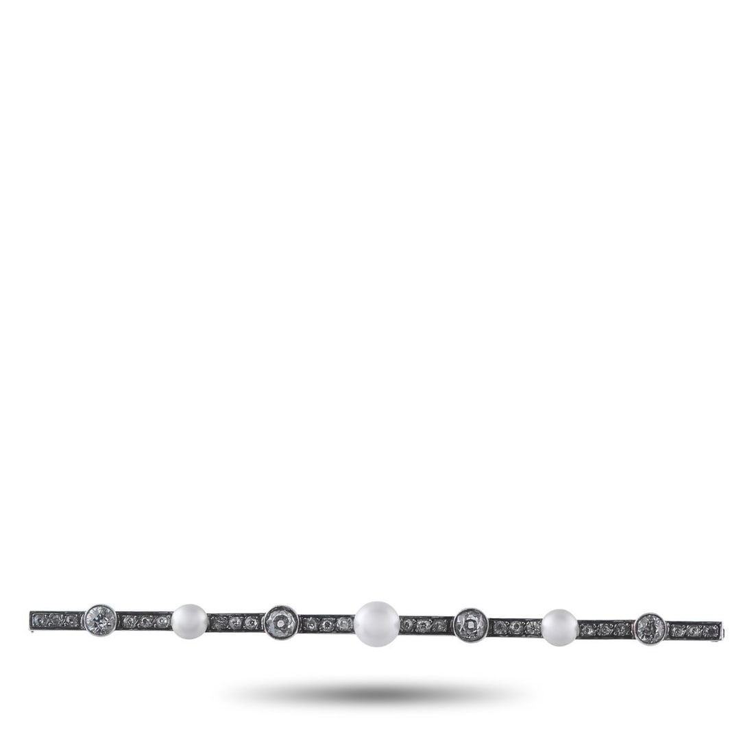 18K WHITE GOLD 1.80CT DIAMOND AND PEARL BROOCH: This luxury brooch is ideal for anyone with a minimalist aesthetic. Simple and elegant, the 18K White Gold setting features luminous Pearl accents and Diamonds with a total weight of 1.80 carats. This