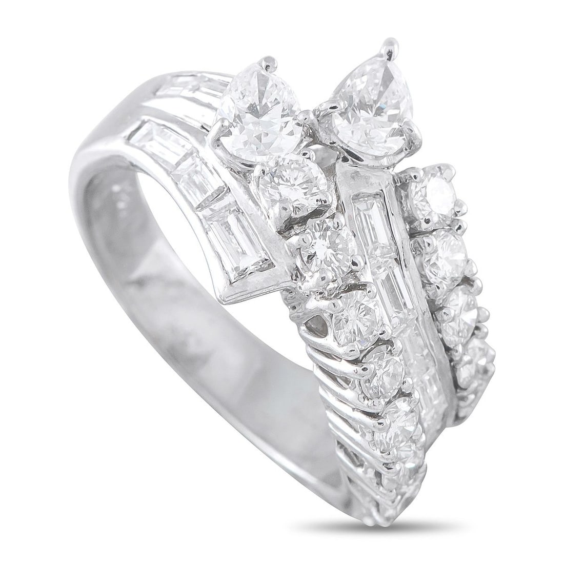 18K WHITE GOLD 2.02CT DIAMOND RING: A dazzling array of Diamonds with a total weight of 2.02 carats effortlessly catches the light atop this elegant ring. This luxurious piece features an 18K White Gold setting with a 3mm wide band and 
