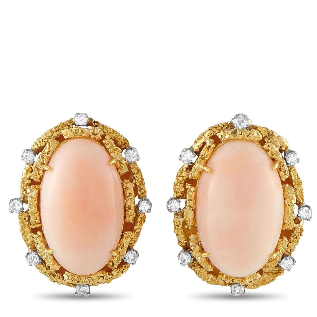 18K YELLOW GOLD 0.50CT DIAMOND CORAL CABOCHON EARRINGS: A striking pair of earrings in 18K yellow gold, each centering an oval coral cabochon within a textured nugget-style border of round brilliant diamonds totaling 0.50 carats. The warm blush-pink coral 