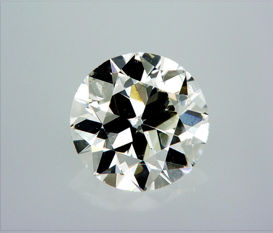 Natural 0.81 ct, Color I/VS2 GIA Graded Diamond: Lab/Natural Diamond: Natural Carat Weight: 0.81 Color Grade: I Clarity Grade: VS2 Model: Round Brilliant Fluorescence: None Polish: Good Symmetry: Good Cut Grade: Good Size: 6.12 - 6.19 X 3.51 Certifi