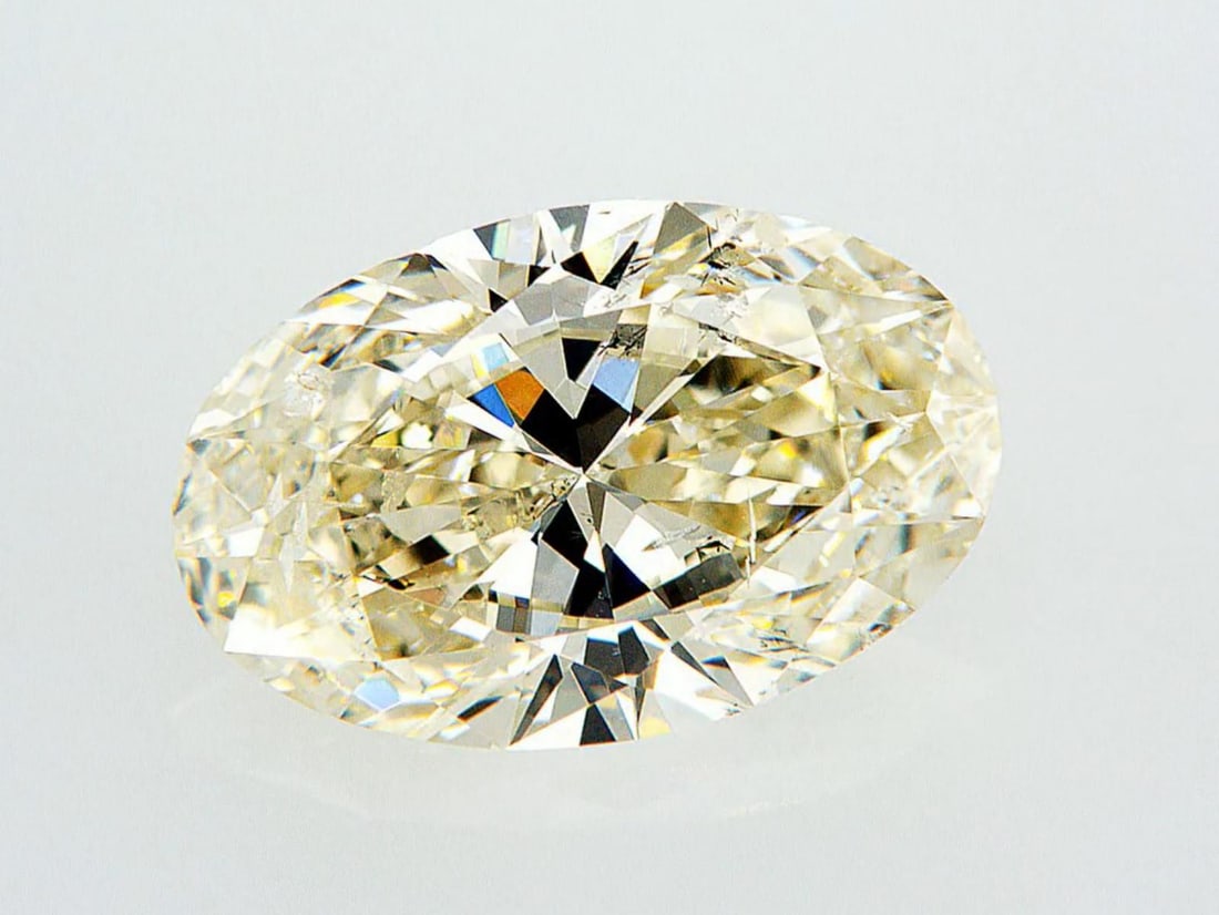 Natural 2 ct, Color M/SI2 GIA Graded Diamond: Lab/Natural Diamond: Natural Carat Weight: 2 Color Grade: M Clarity Grade: SI2 Model: Oval Fluorescence: Medium Blue Polish: Very Good Symmetry: Very Good Size: 10.70 x 6.90 x 4.10 Certificate Number: