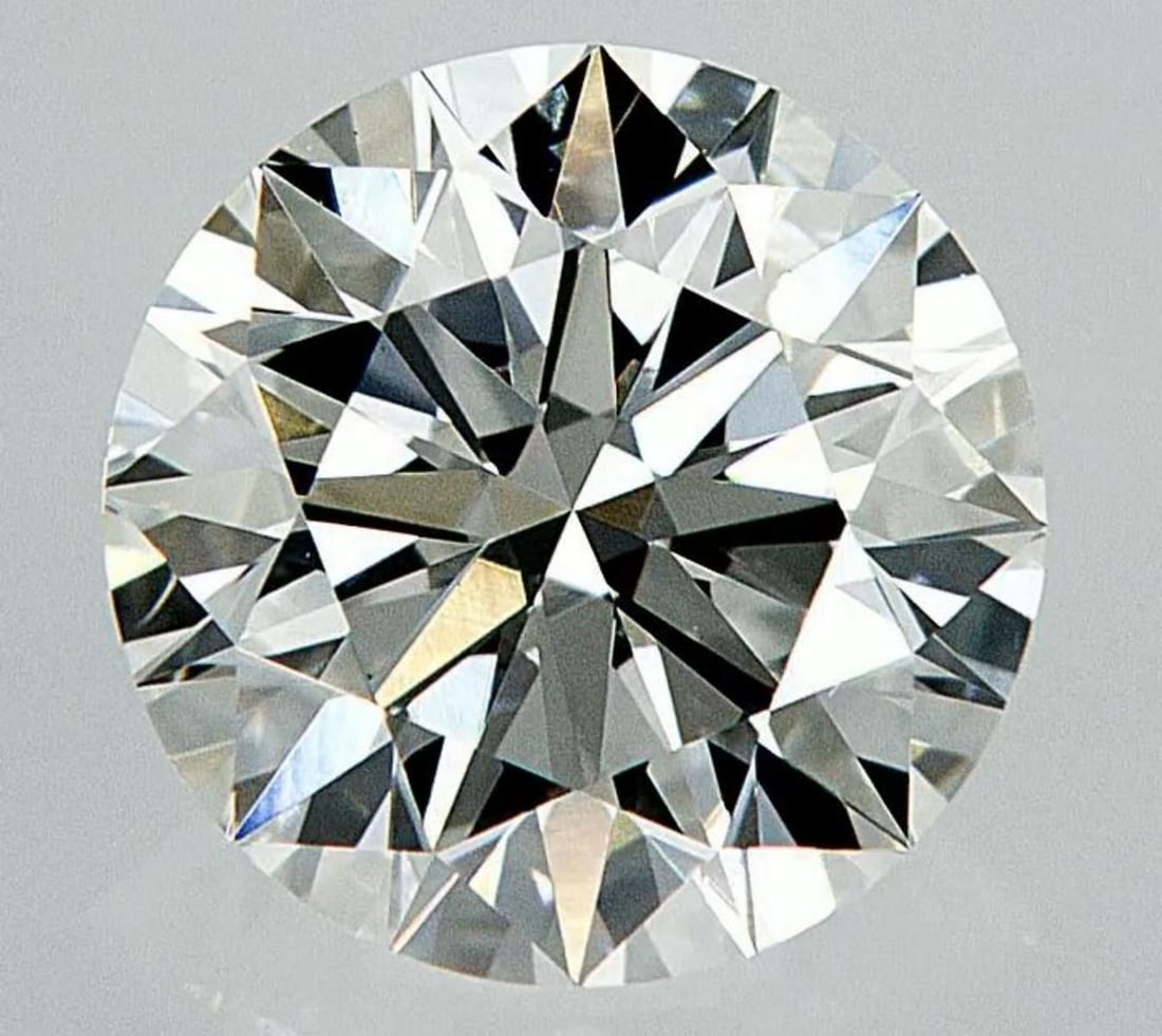 Lab Grown 1.1 ct, Color G/VVS2 IGI Graded Diamond: Lab/Natural Diamond: Lab Carat Weight: 1.1 Color Grade: G Clarity Grade: VVS2 Model: Round Brilliant Fluorescence: None Polish: Excellent Symmetry: Excellent Cut Grade: Ideal Size: 6.61 - 6.64 X 4.06 