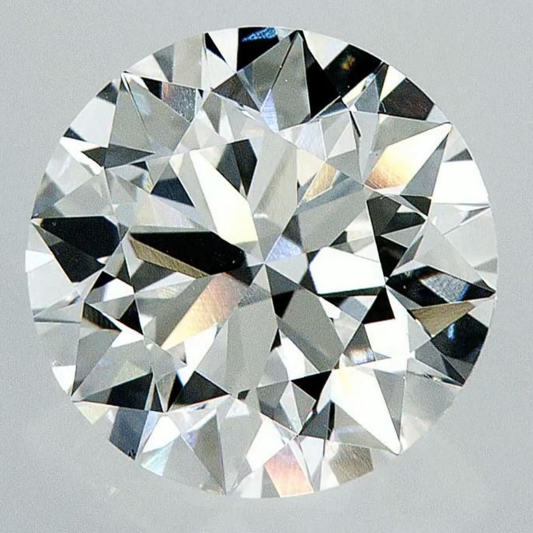 Lab Grown 3.66 ct, Color E/VS1 IGI Graded Diamond: Lab/Natural Diamond: Lab Carat Weight: 3.66 Color Grade: E Clarity Grade: VS1 Model: Round Brilliant Fluorescence: None Polish: Excellent Symmetry: Excellent Cut Grade: Ideal Size: 9.88 - 9.95 X 6.04 