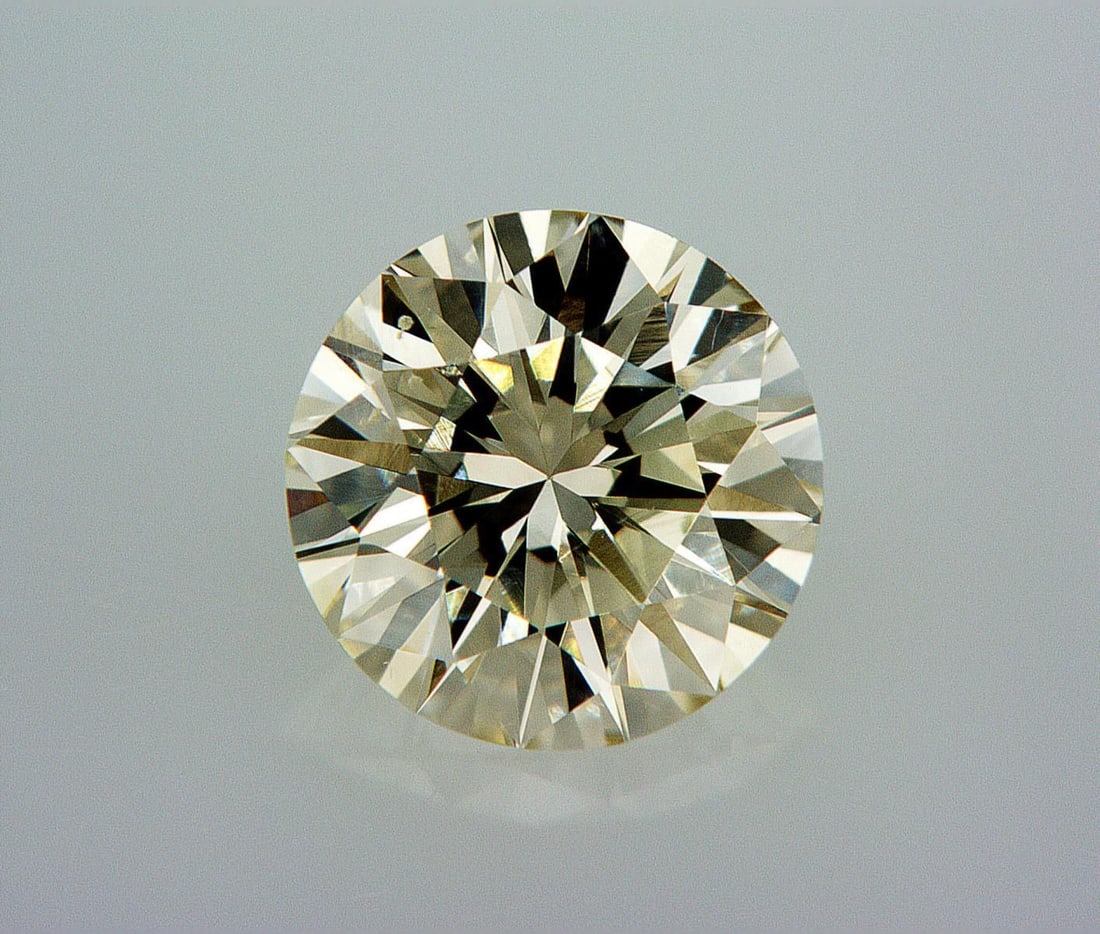 Natural 0.87 ct, Color M, Faint Brown/VVS1 GIA Graded Diamond: Lab/Natural Diamond: Natural Carat Weight: 0.87 Color Grade: M, Faint Brown Clarity Grade: VVS1 Model: Round Brilliant Fluorescence: Medium Blue Polish: Very Good Symmetry: Very Good Cut Grade: Very G