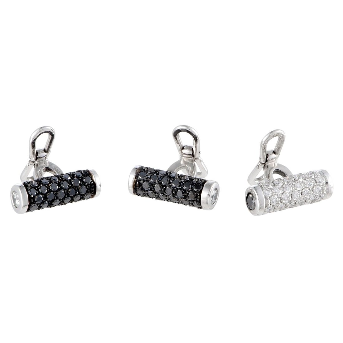 DE GRISOGONO ACCESSOIRE 18K WHITE GOLD FULL WHITE AND BLACK DIAMONDS TUXEDO TOGGLE BUTTONS SET: These exceptional tuxedo buttons are designed in a remarkably elegant manner, and the refined design is luxuriously topped off with incredibly resplendent gemstones. The buttons are presented by de Gr