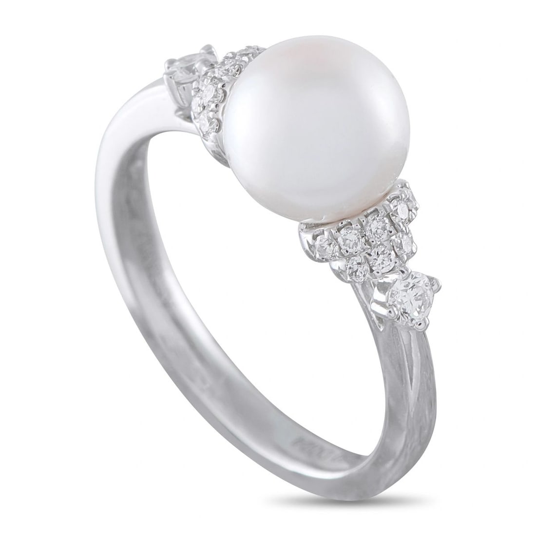 ASSAEL 18K WHITE GOLD 0.25CT DIAMOND PEARL RING: This Assael ring is crafted in 18K white gold and centers on a lustrous 8mm cultured pearl flanked by clusters of round diamonds totaling approximately 0.25 carats along the shoulders. The ring is a s