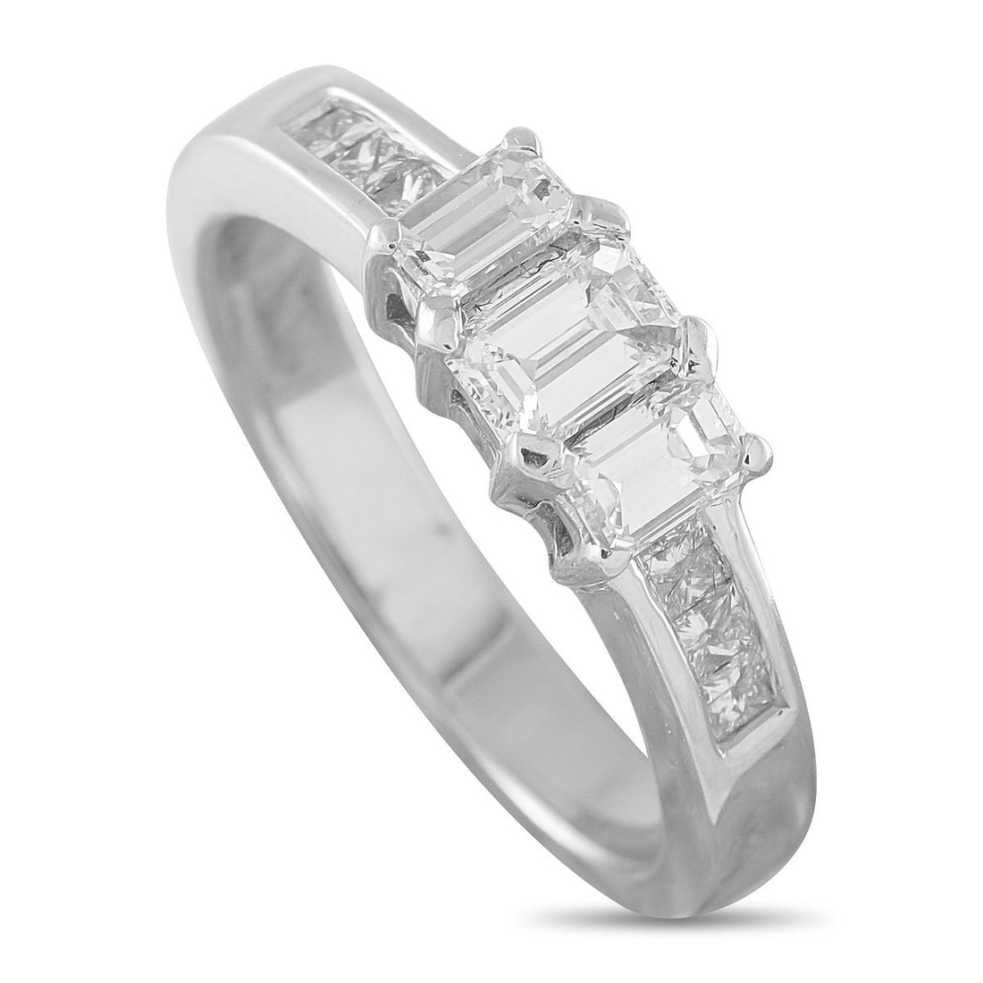 18K WHITE GOLD 1.0CT DIAMOND RING: An exceptional ring in 18K white gold, showcasing three emerald-cut diamonds set in an elegant row, complemented by channel-set princess-cut diamonds along both shoulders, totaling 1.0 ct. Weighing 5.