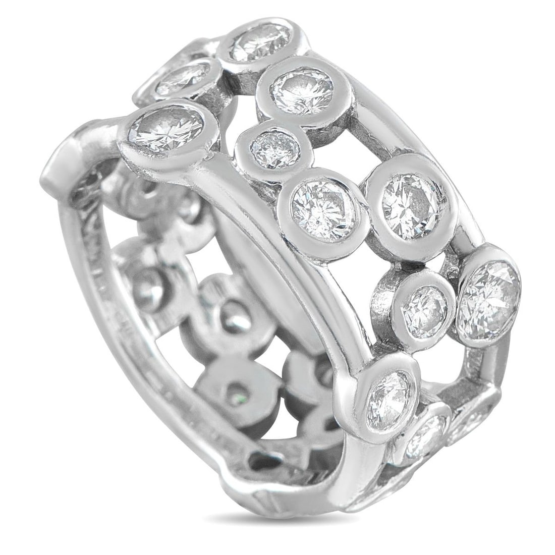 18K WHITE GOLD 1.90CT DIAMOND RING: Circular motifs provide this piece with contemporary elegance. Set in 18K White Gold, Diamonds with a total weight of 1.90 carats effortlessly catch the light every time its worn. Ideal for any occasi