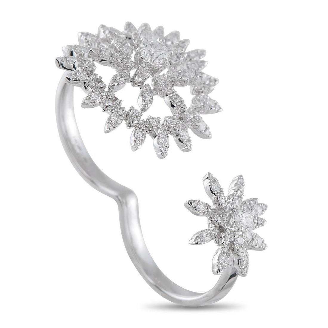 HEARTS ON FIRE AERIAL 18K WHITE GOLD 1.40CT DIAMOND SUNBURST DOUBLE FINGER RING: This chic, contemporary Hearts on Fire Aerial Sunburst Double Finger ring is designed to make a statement. Exquisite sun-shaped motifs elevate the dramatic 18K White Gold setting, which wraps around t