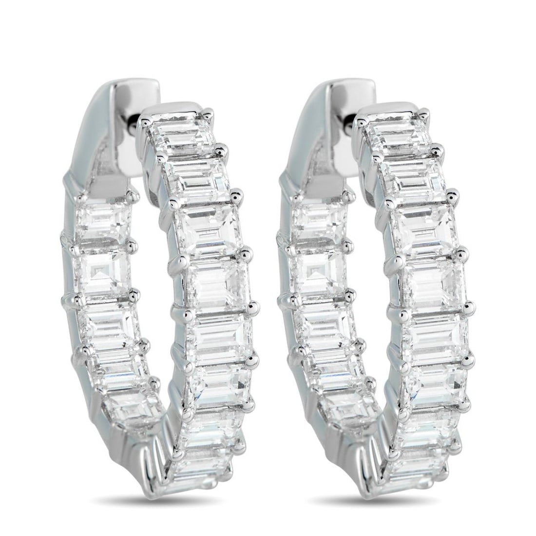 18K WHITE GOLD 4.0CT DIAMOND INSIDE-OUT HOOP EARRINGS: Sized at 0.8 inches, these white gold inside-out hoops are set with east-west step-cut diamonds in shared prongs. The horizontal orientation shifts the eye along the curve, emphasizing length and flow
